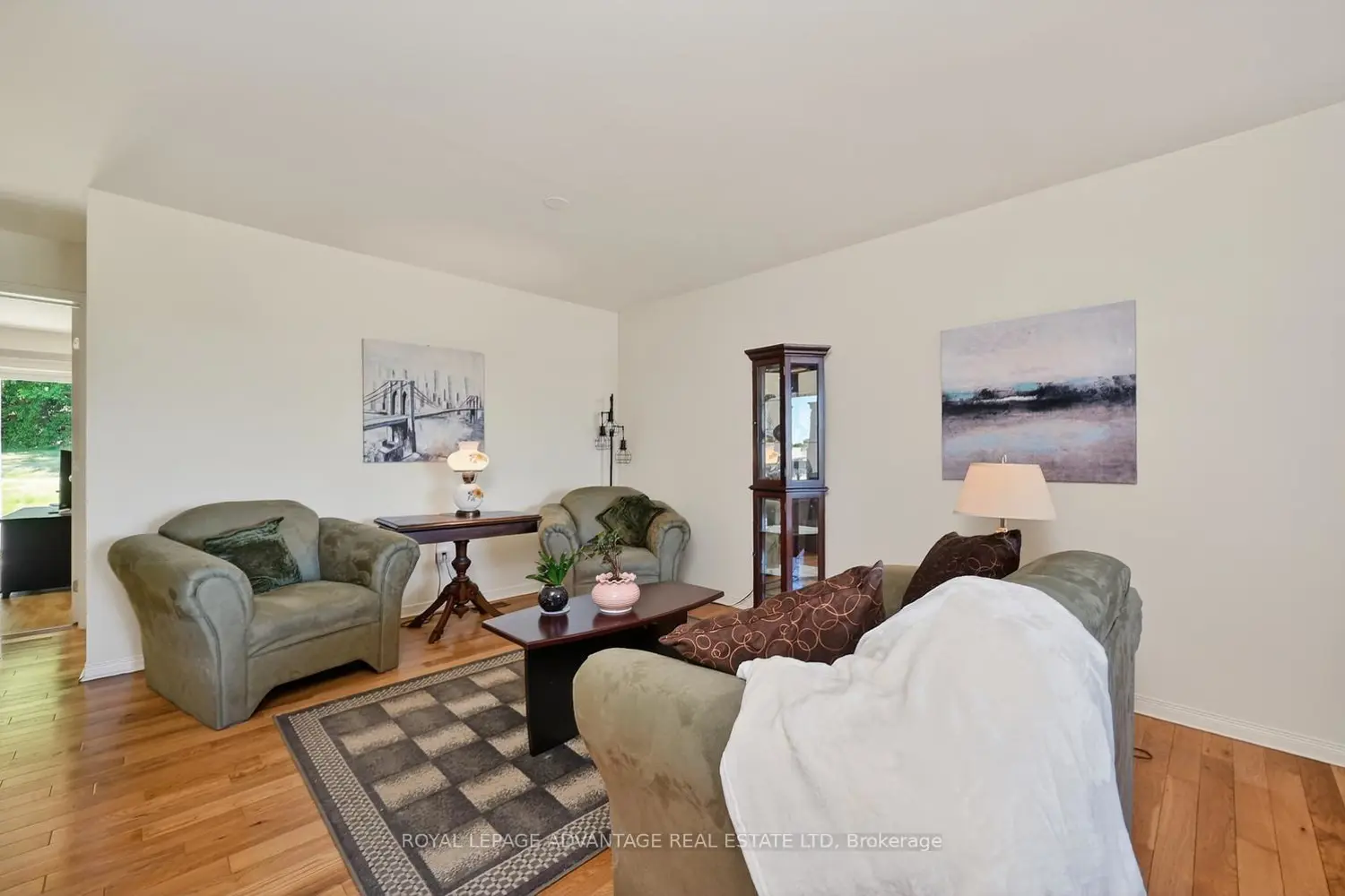 61 Van Horne Avenue photo 4