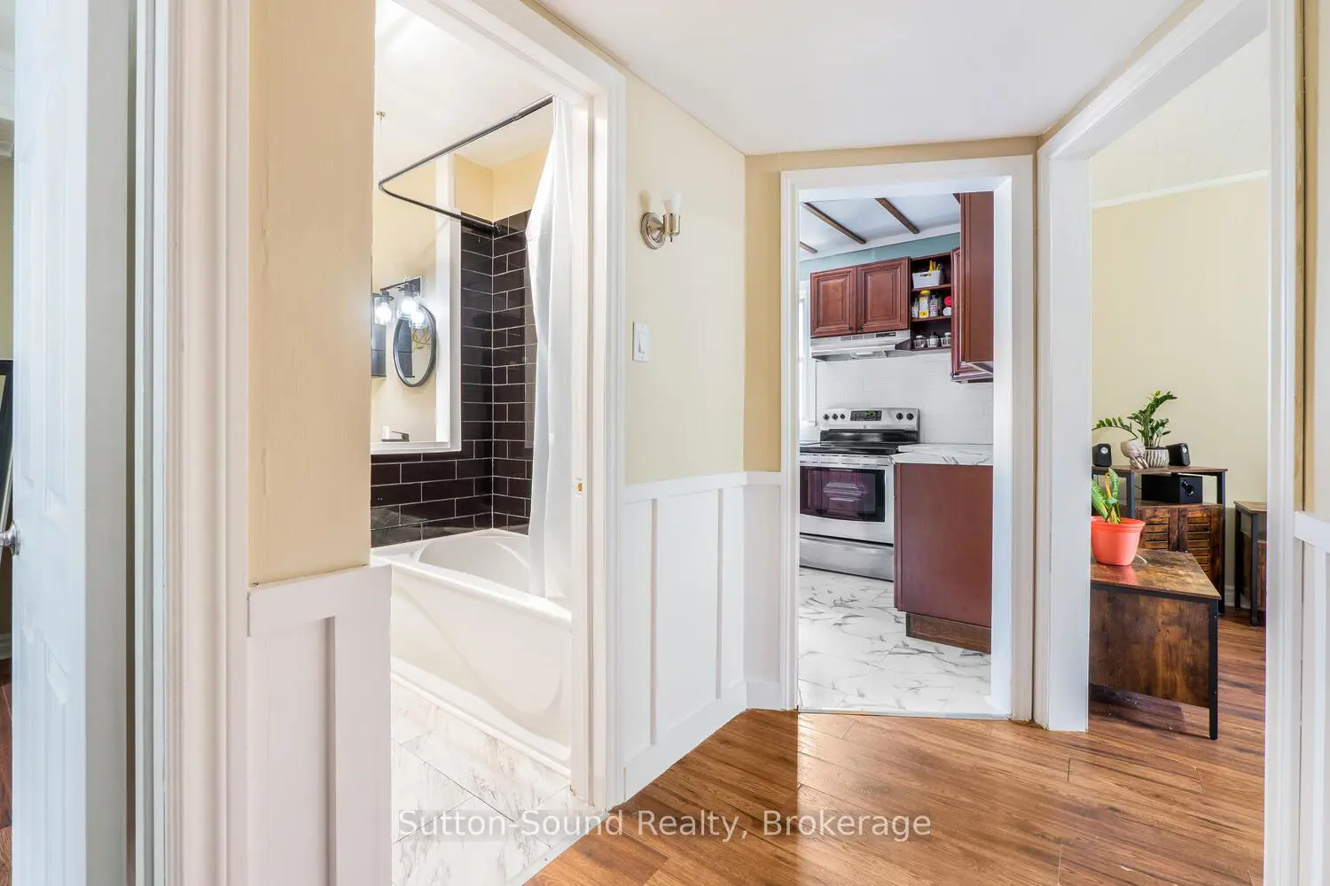 1139 4Th Avenue photo 5