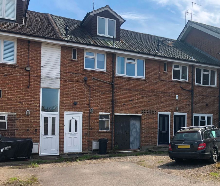 2 bed maisonette for saleFlat, Station Road, Edenbridge TN8