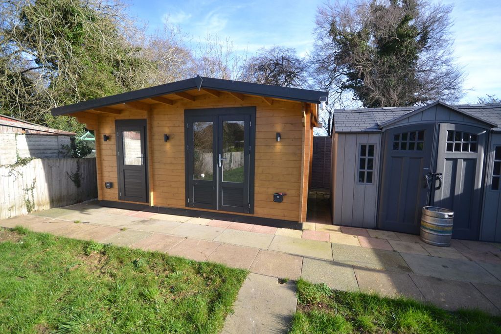 Additional image 18 of 4 bed semi-detached house for saleLancot Drive, Dunstable LU6