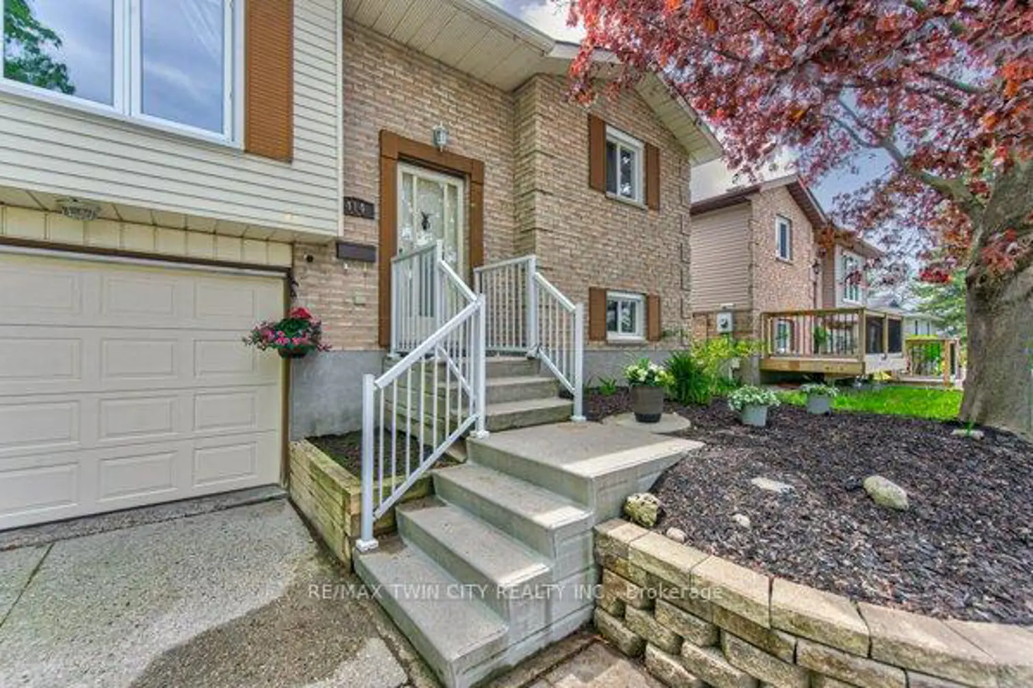 414 Woods Lane photo 3