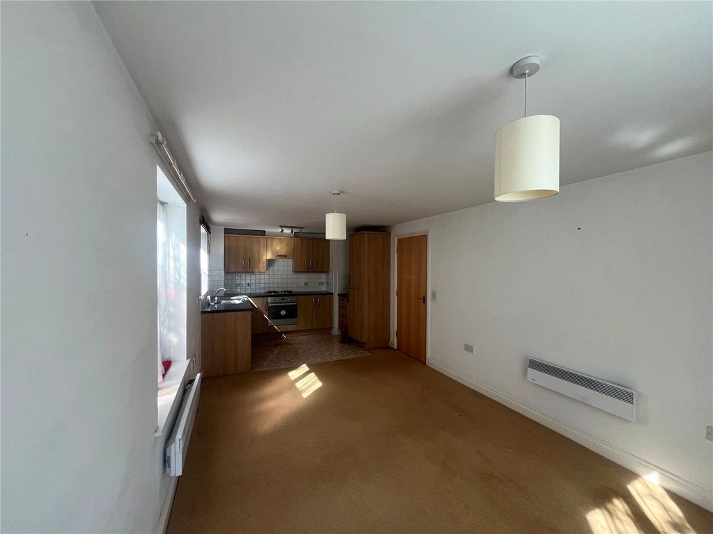 2 bed flat for saleDaneholme Close, Daventry, Northamptonshire NN11 photo 4