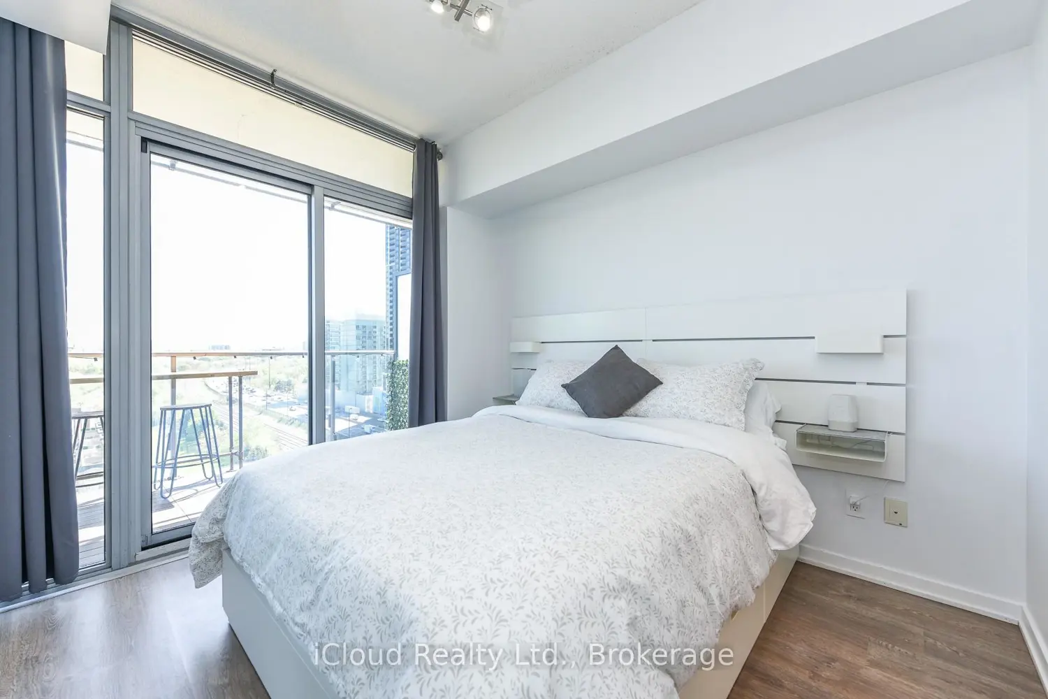 Additional image 7 of 103 The Queensway 1303