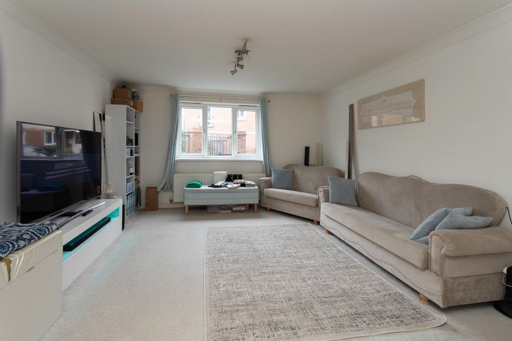 Additional image 3 of 2 bed flat for saleBlackthorn Drive, Huddersfield HD3