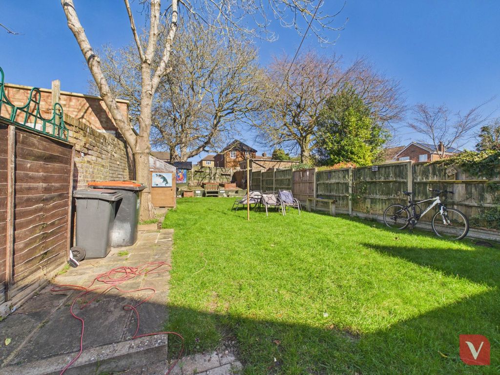 Additional image 12 of 8 bed detached house for saleHigh Street South, Dunstable LU6