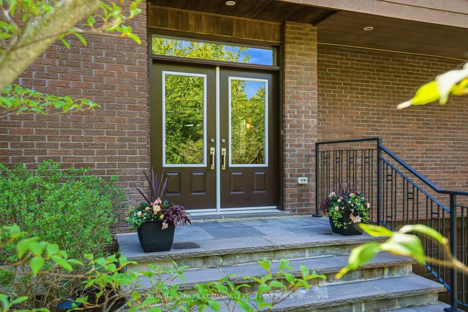 2552 Britannia Road photo 2