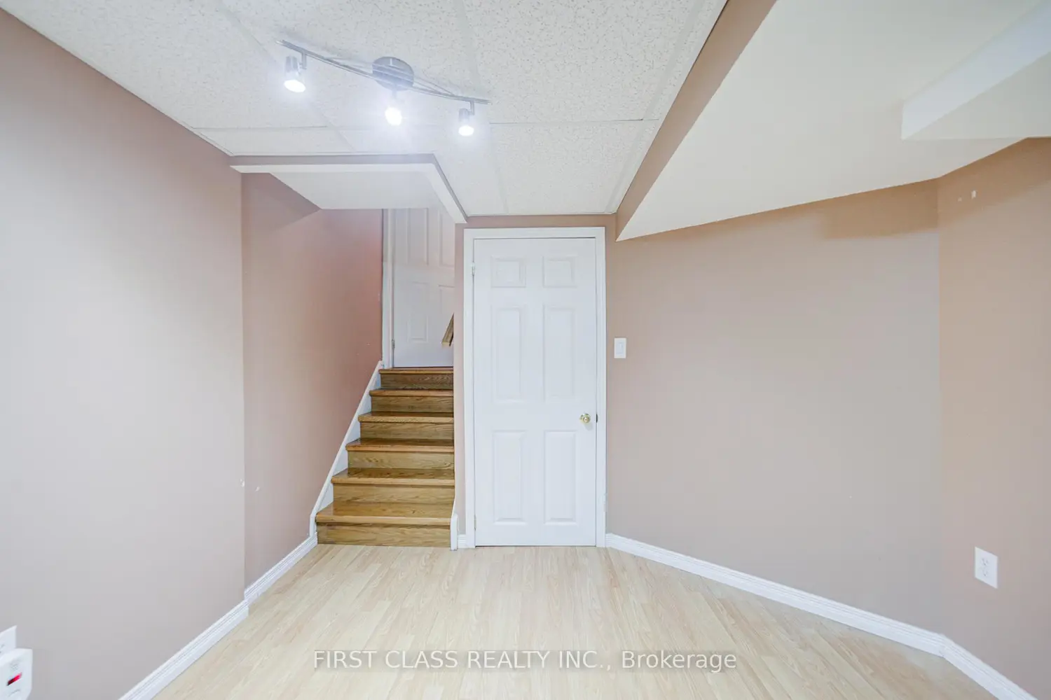Additional image 9 of 4605 Donegal Drive 33