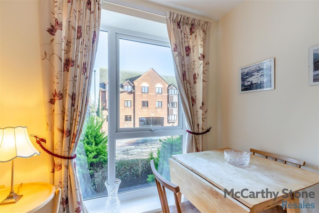 Additional image 5 of 2 bed flat for saleElliott Court, High Street North, Dunstable LU6
