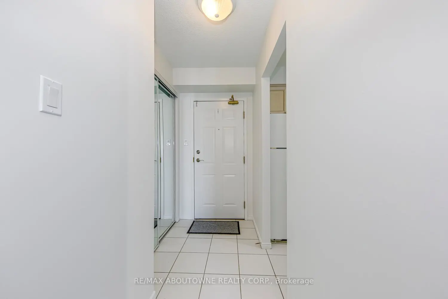 1270 Maple Crossing Boulevard 1705 photo 2