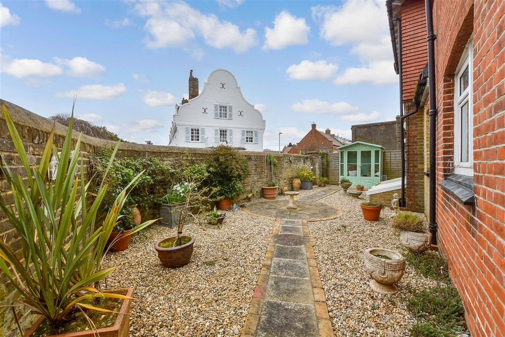 2 bed flat for saleWalmer, Walmer, Kent CT14