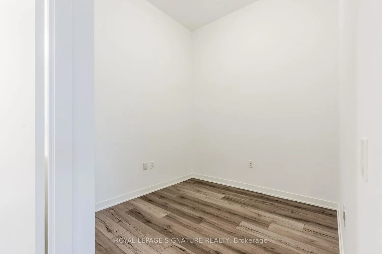395 Dundas Street 132 photo 3