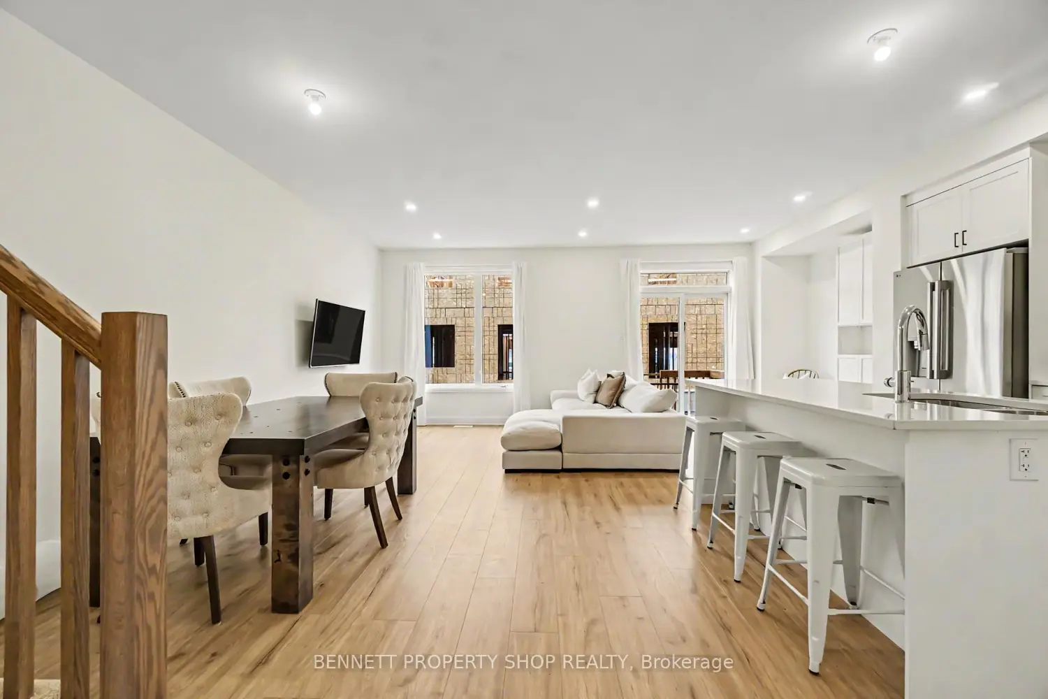 1047 Ventus Way photo 3