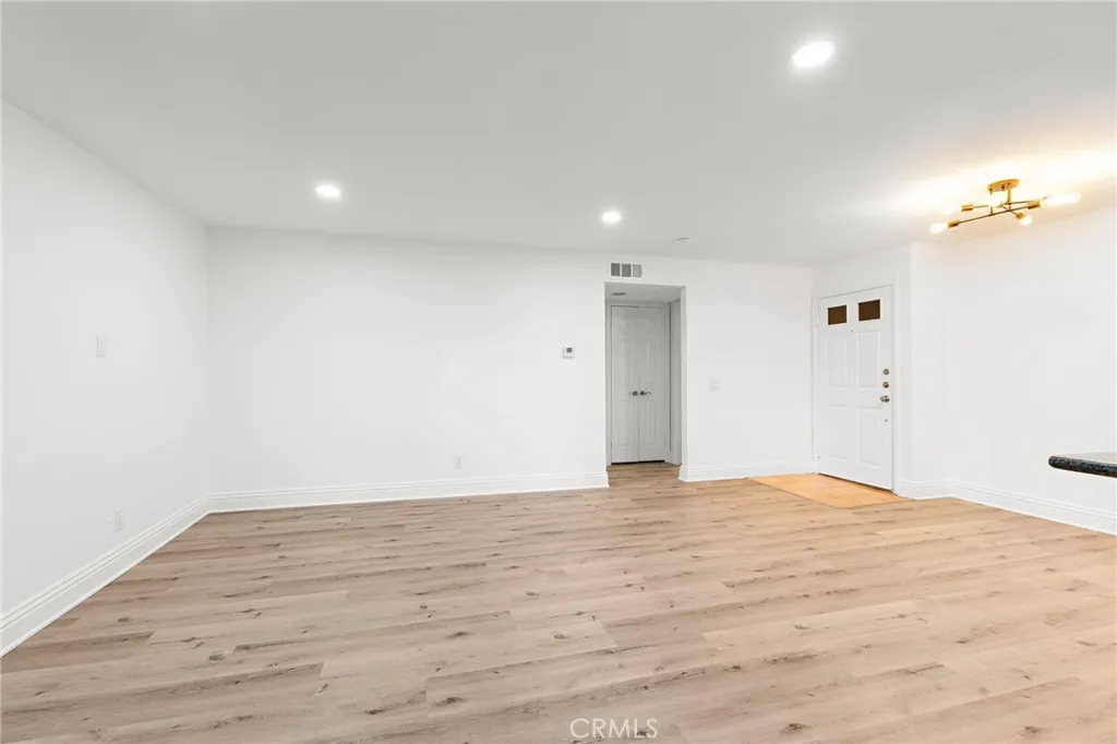 2275 Del Mar Way Unit 207, Corona, CA 92882 photo 3