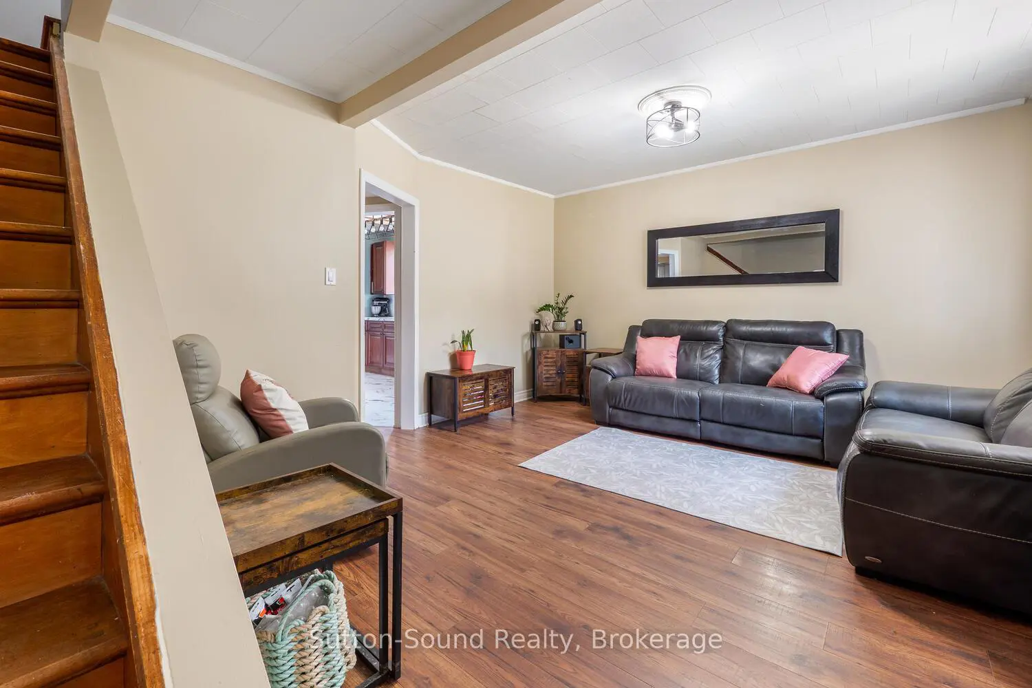 1139 4Th Avenue photo 4