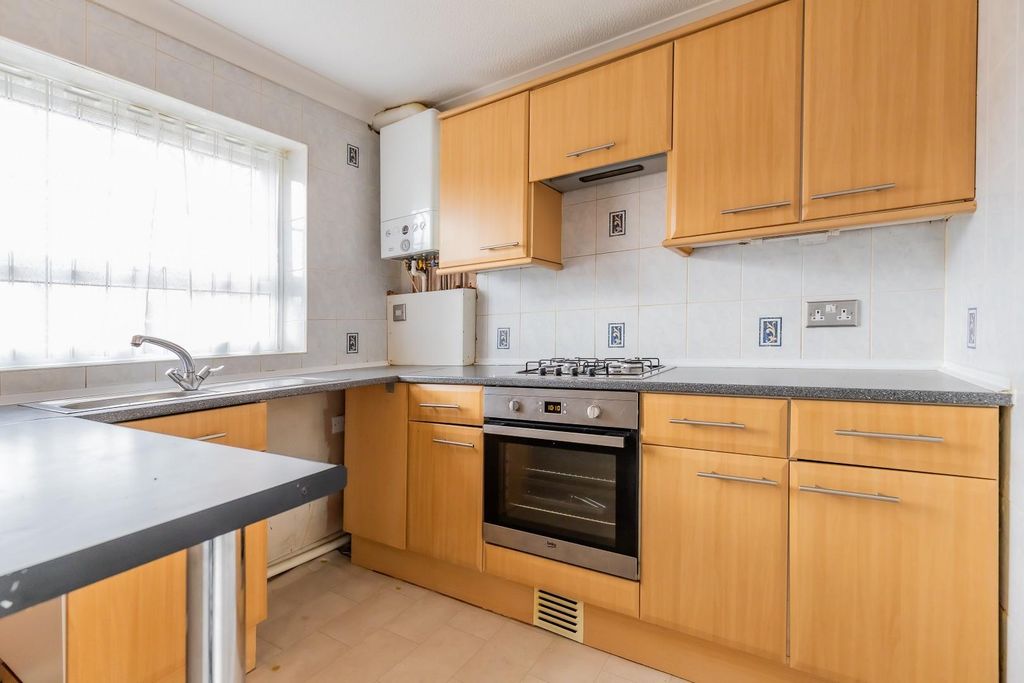 Additional image 4 of 2 bed flat for saleAndrew Road, Penarth CF64