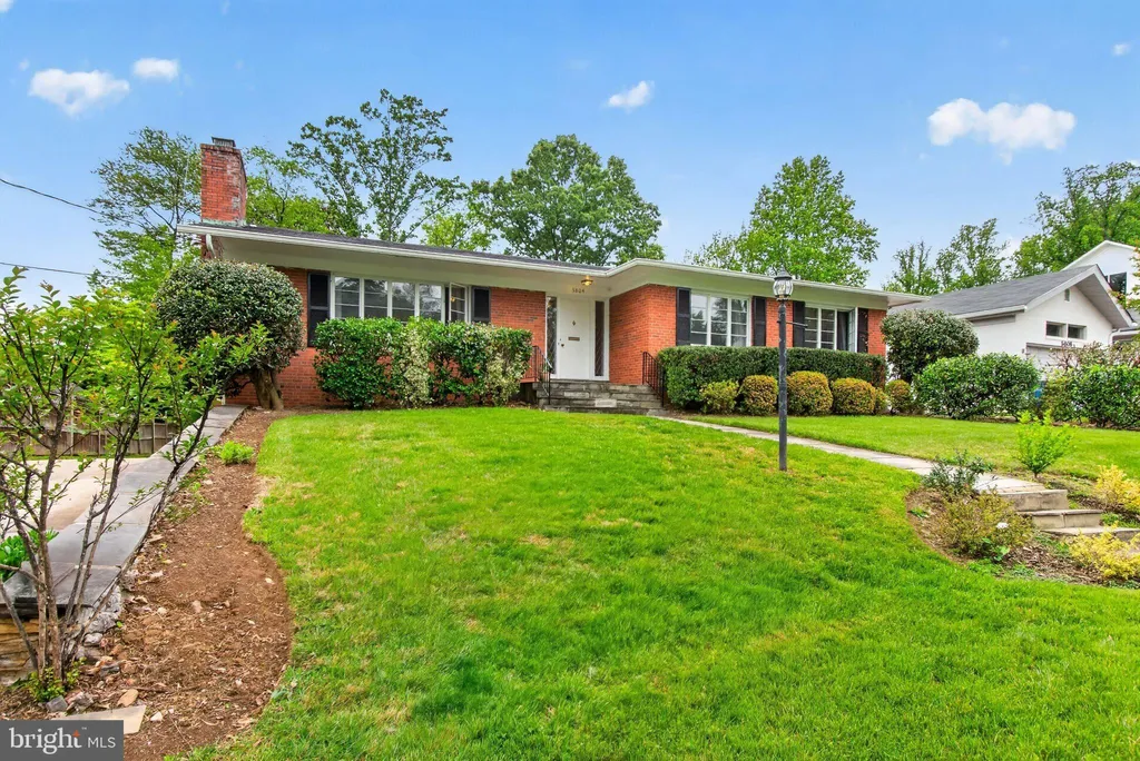 5804 Plainview Road, Bethesda, MD 20817 photo 2