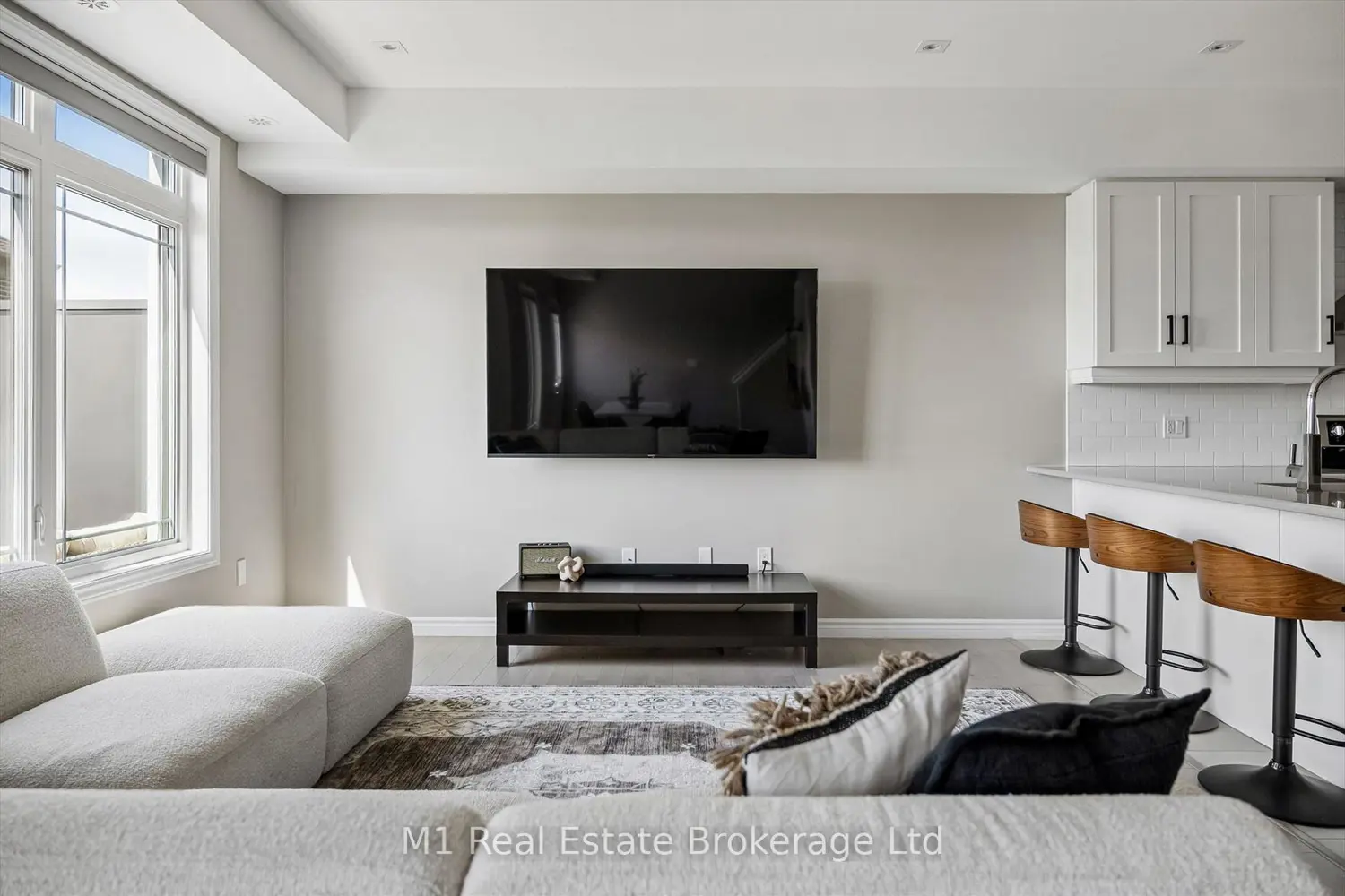 107 Westra Drive 17 photo 2