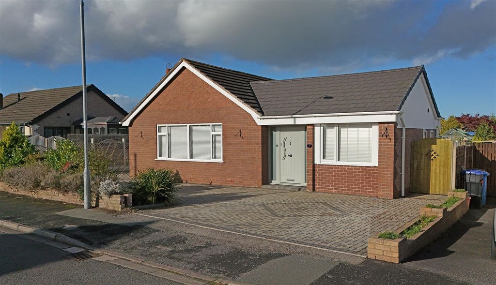3 bed detached bungalow for saleClwydian Avenue, St. Asaph LL17
