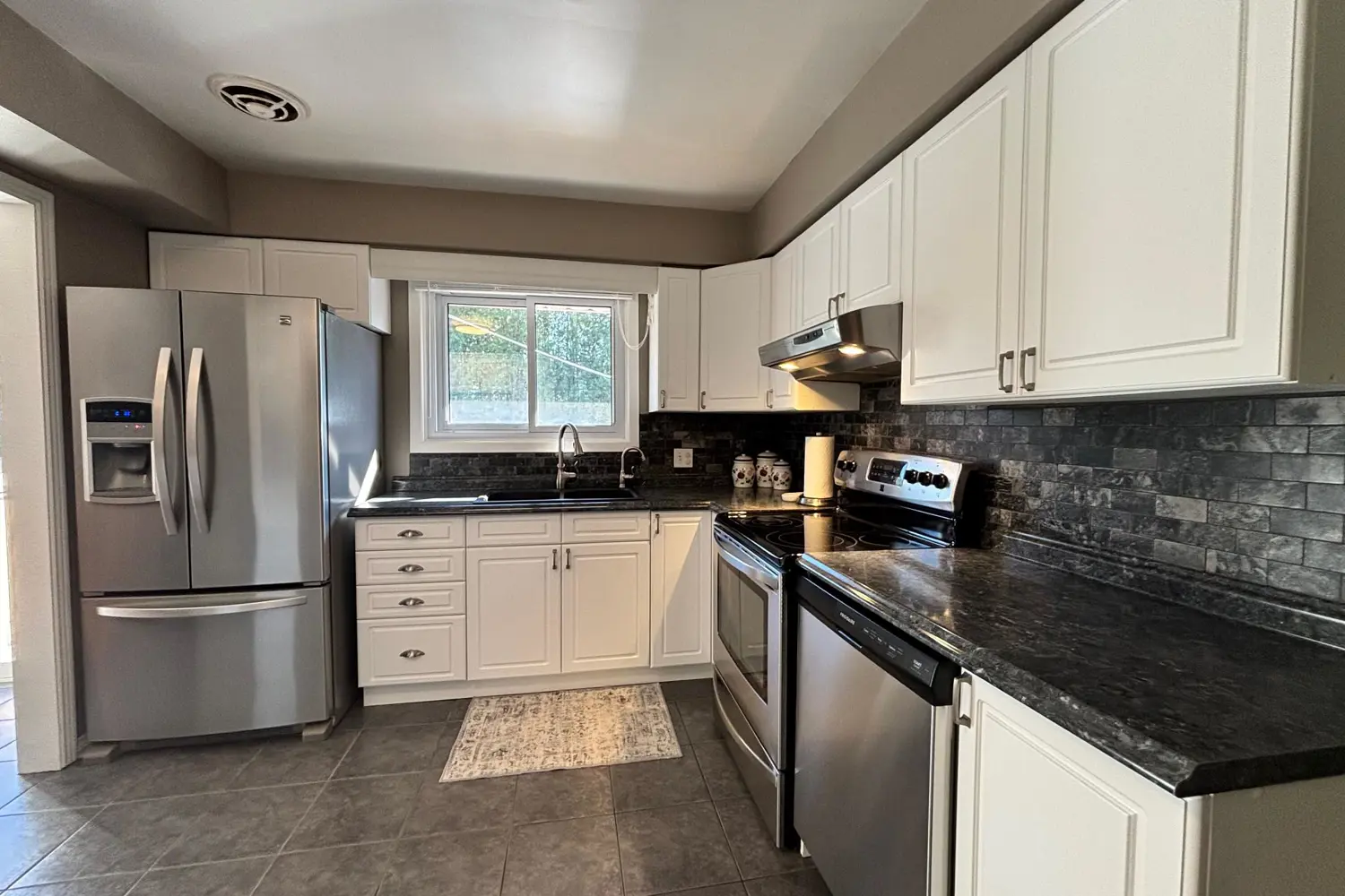 40 Strathmere Place photo 3
