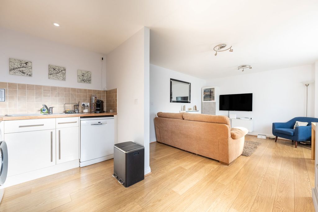 Additional image 4 of 2 bed flat for saleSouthampton Road, Eastleigh SO50