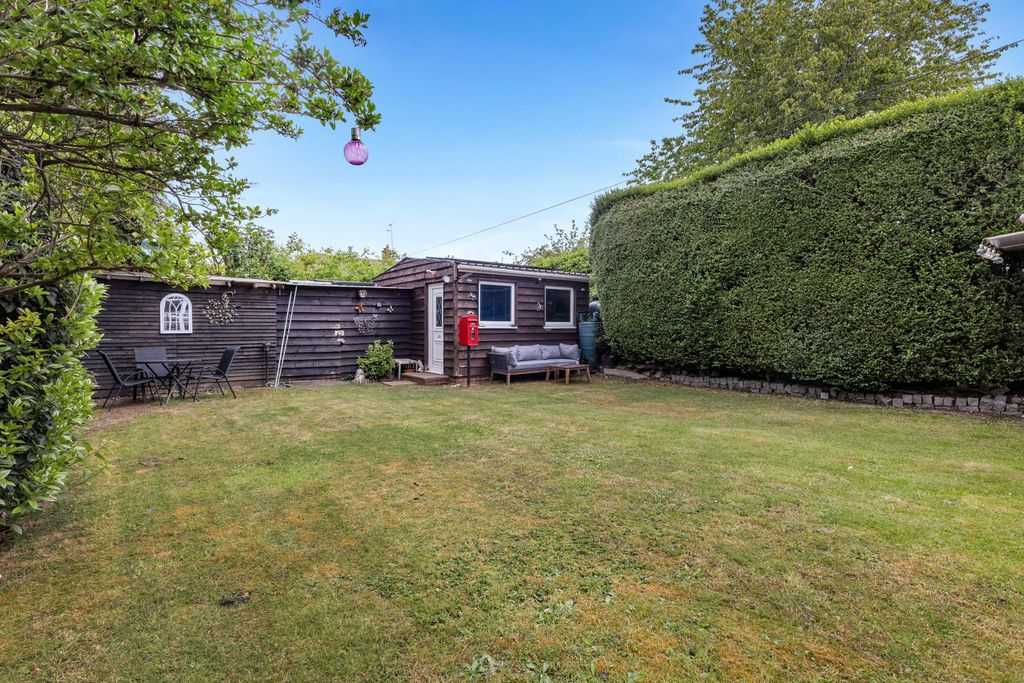 Additional image 6 of 4 bed semi-detached house for saleHadrian Avenue, Dunstable LU5