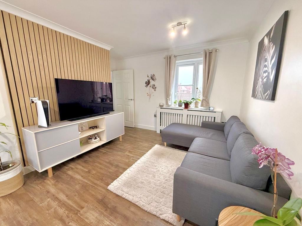 Additional image 2 of 2 bed flat for saleVauxhall Way, Dunstable LU6