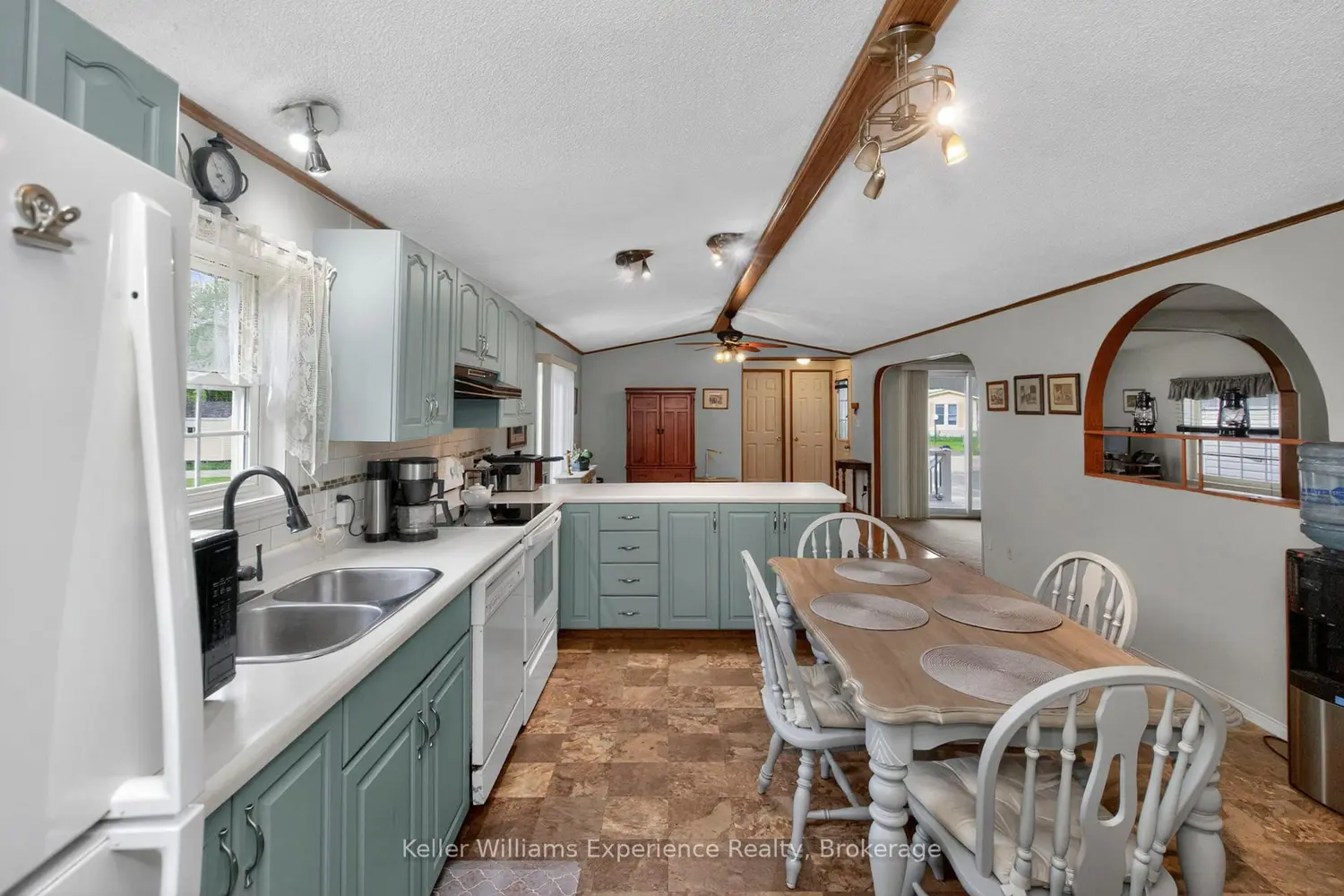 5411 Elliott Side Road 15 photo 4