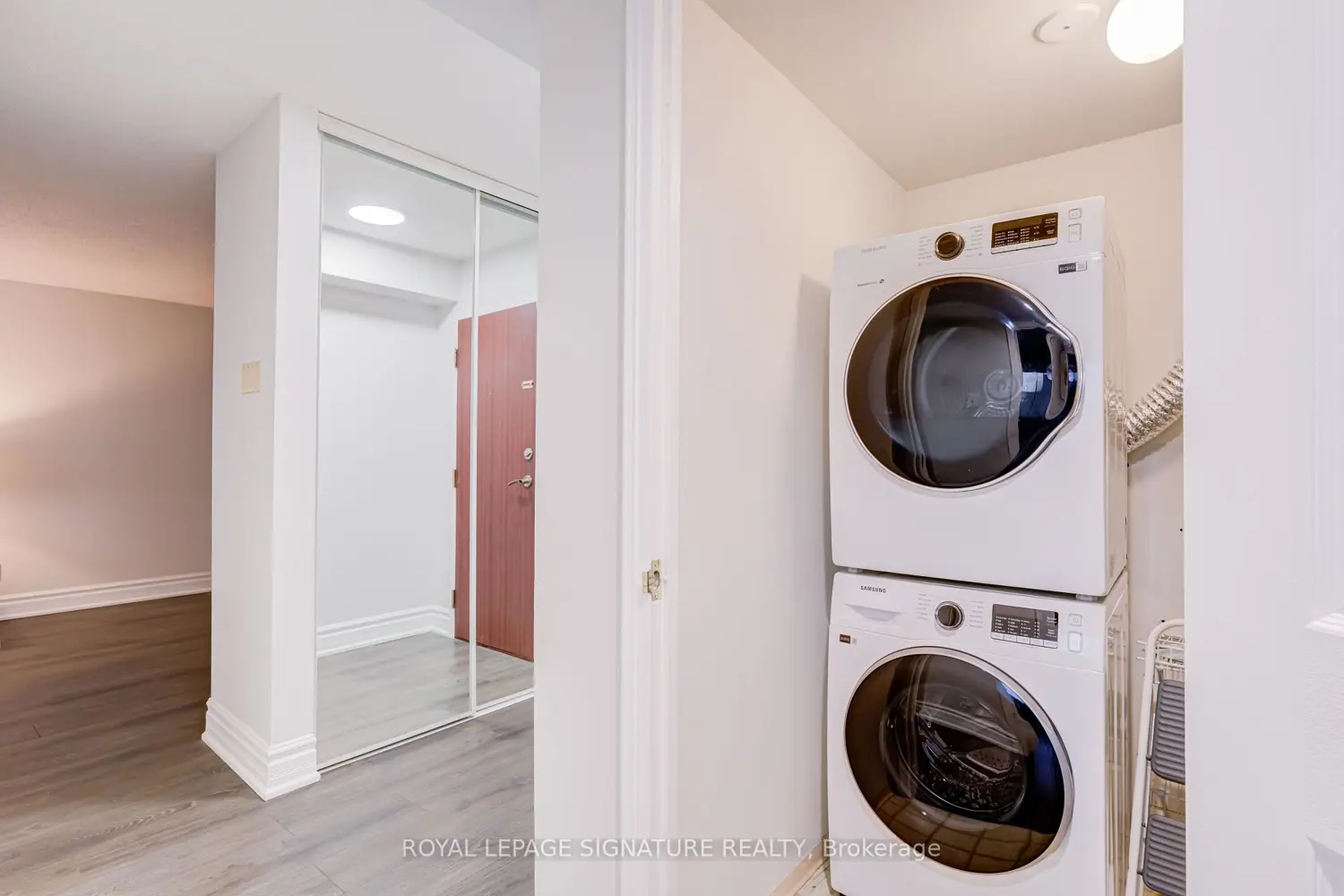 Additional image 16 of 880 Dundas Street 405