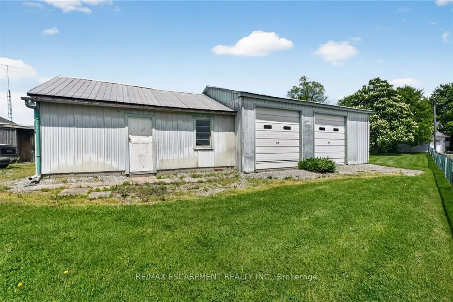 2883 South Grimsby Rd 10 photo 4