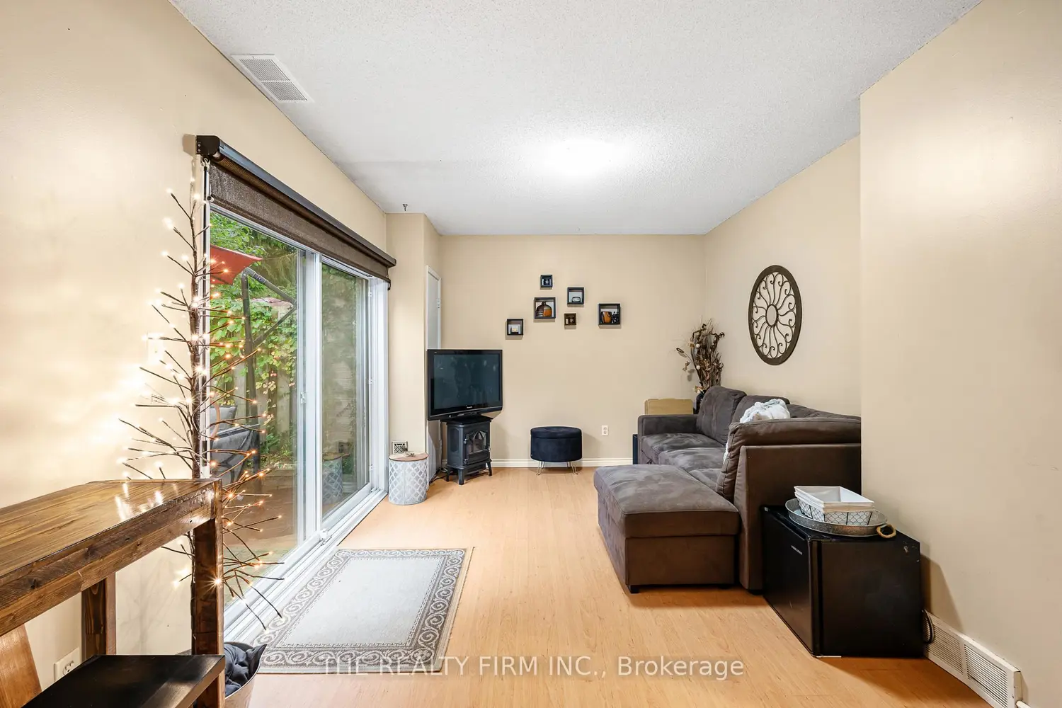 Additional image 16 of 1990 Wavell Street 67
