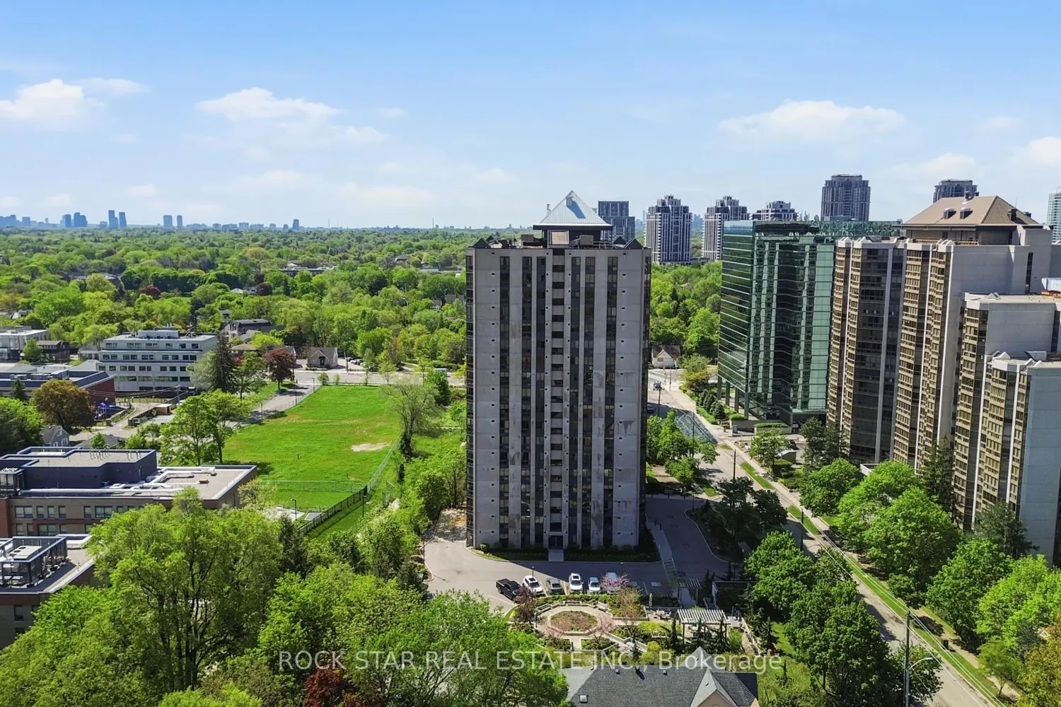 5 Kenneth Avenue 701