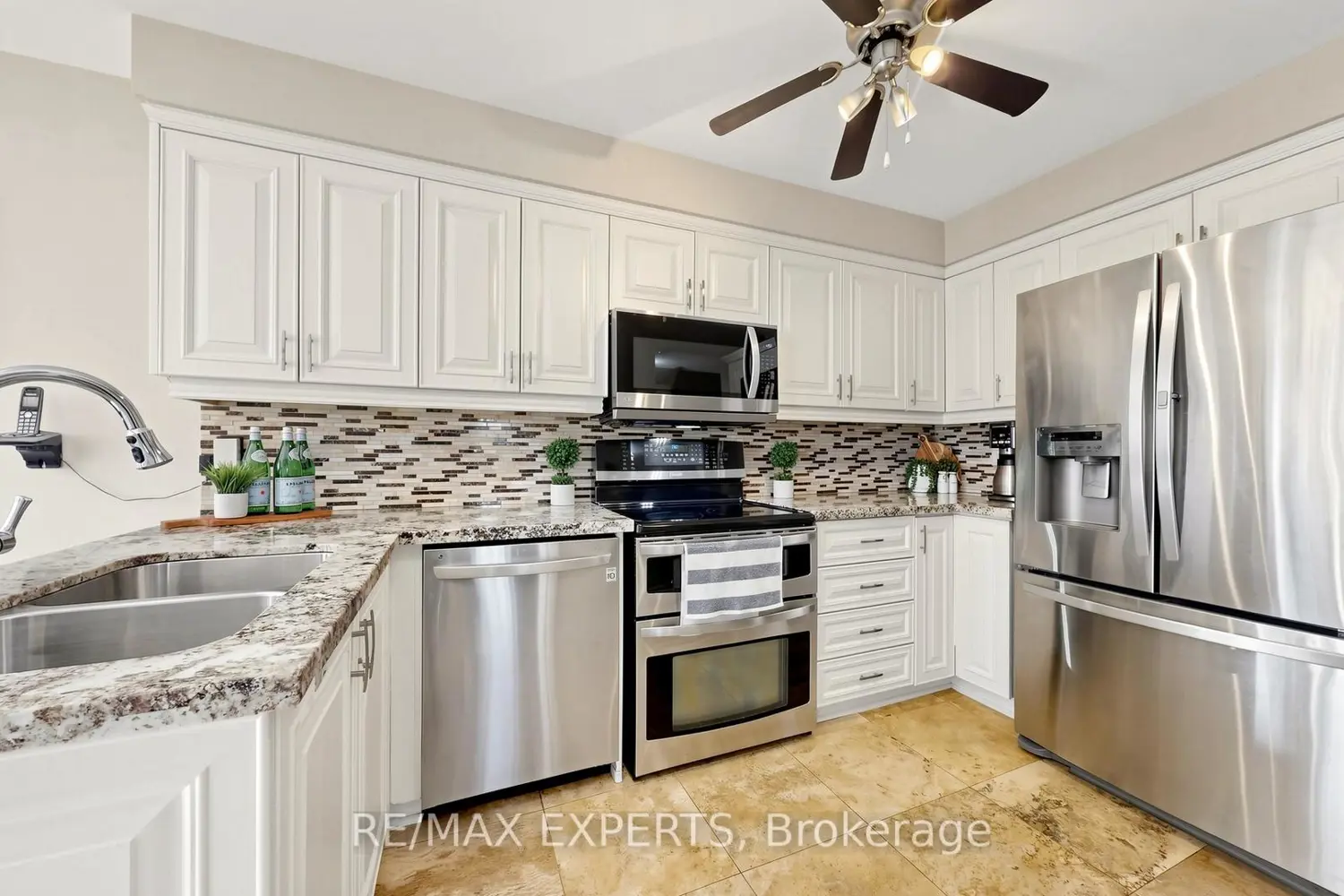 229 Rosanna Crescent photo 4