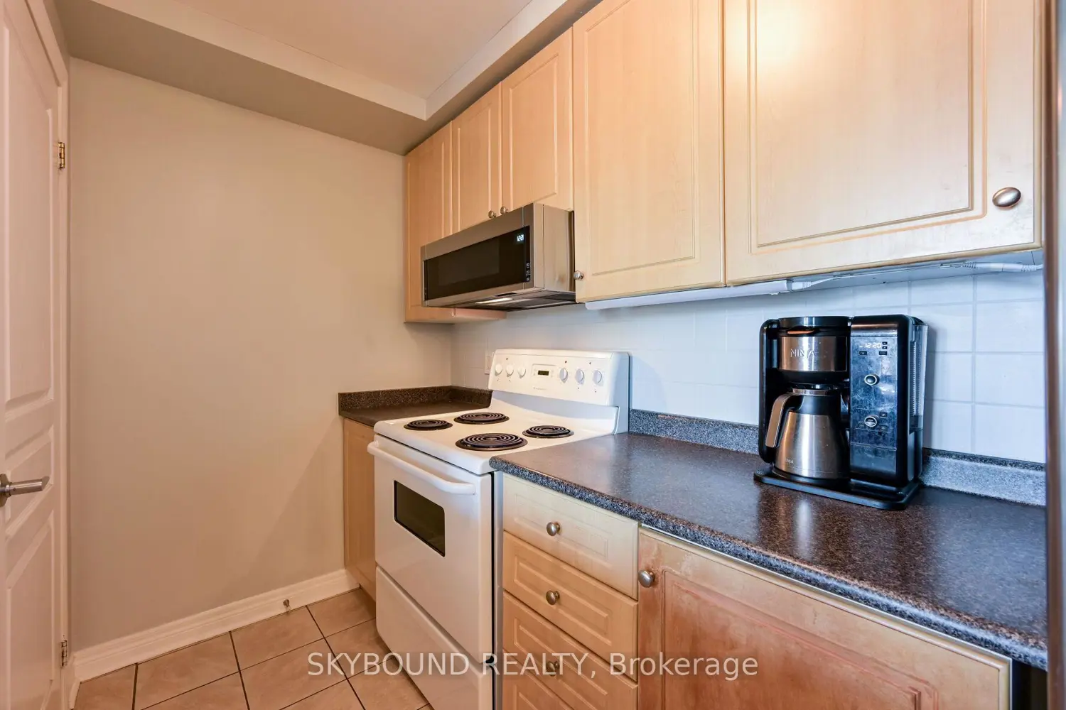 Additional image 8 of 1415 Lawrence Avenue 516