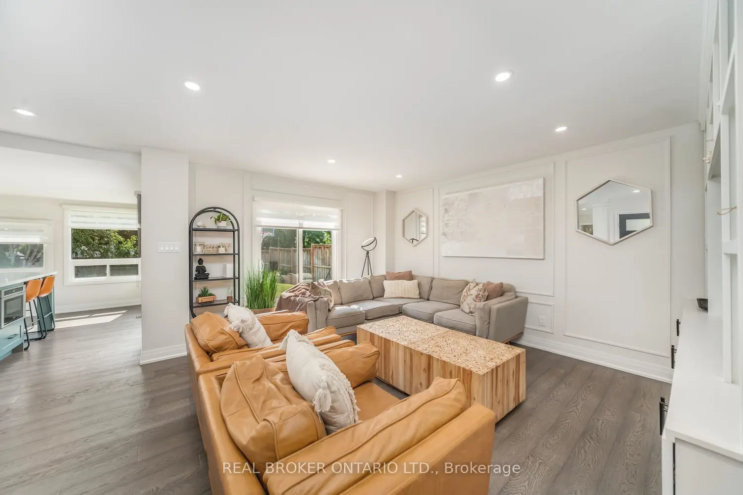 1879 Ashwood Avenue photo 2