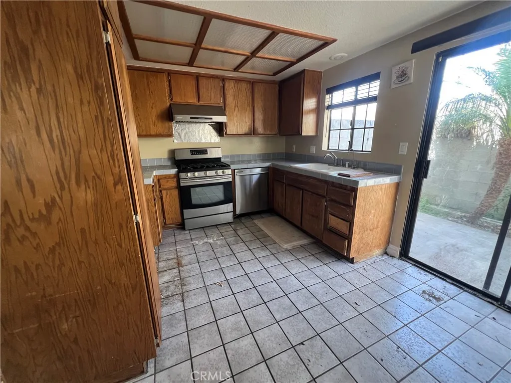 10546 Knott Ave, Stanton, CA 90680 photo 5