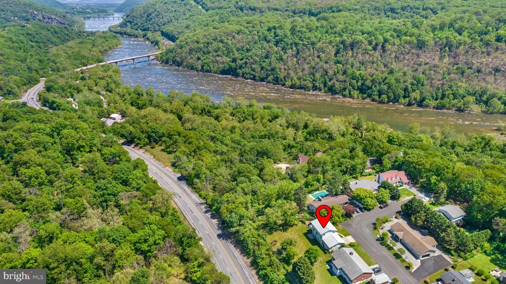 355 Pointfield Drive, Harpers Ferry, WV 25425