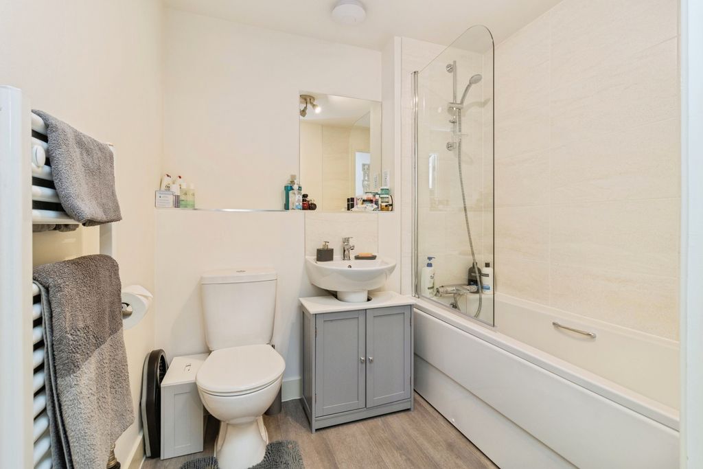 Additional image 4 of 2 bed flat for saleBarton Way, Dartmouth, Devon TQ6