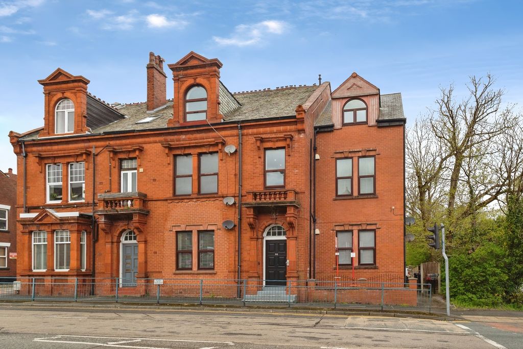 2 bed flat for saleAcres Lane, Stalybridge, Greater Manchester SK15