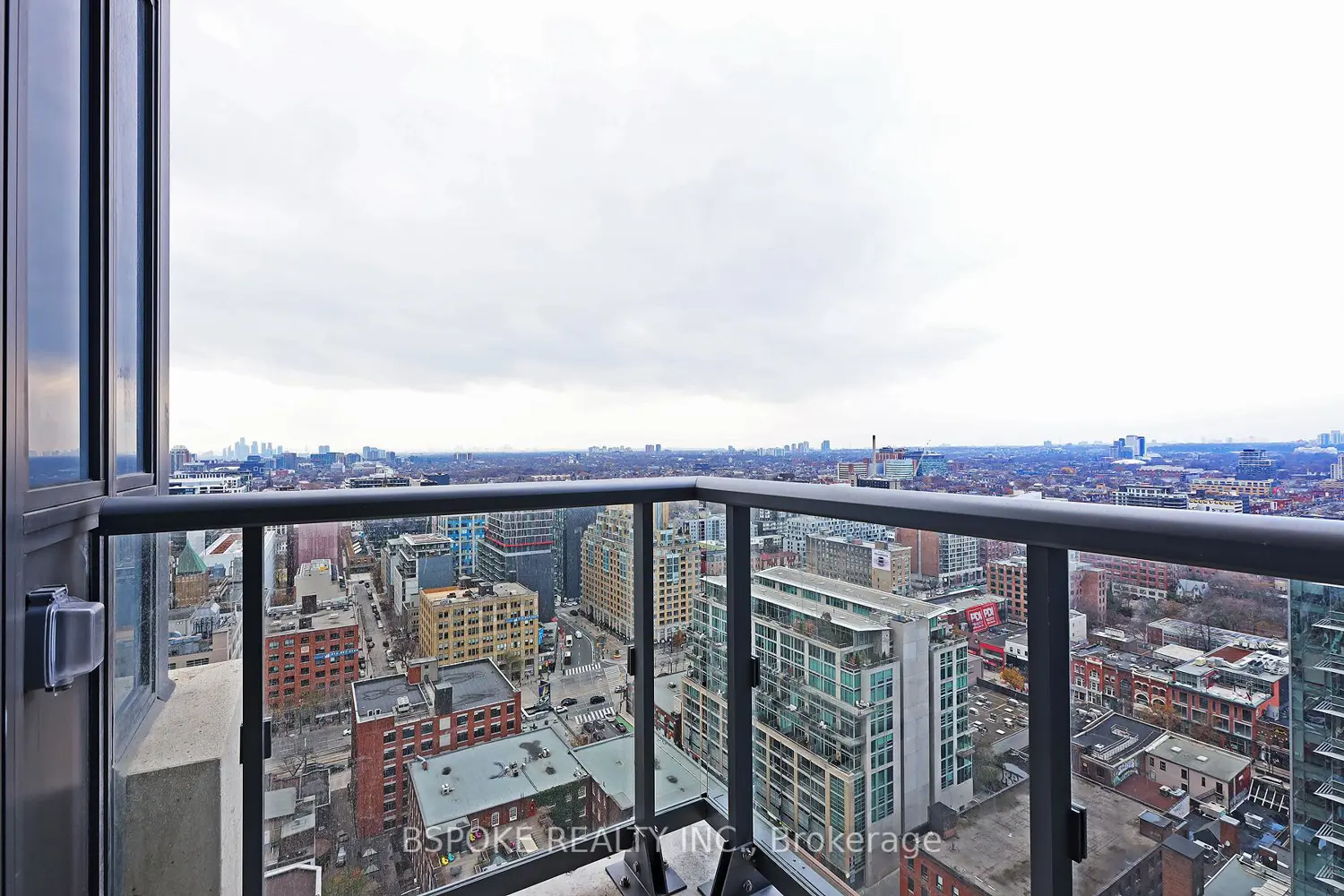 108 Peter Street 2811