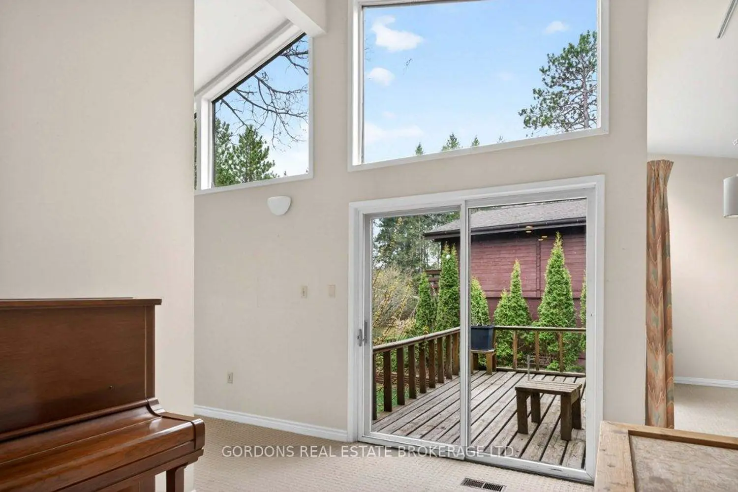 100 Frontenac Crescent photo 4