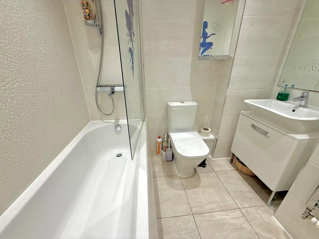 Additional image 6 of 2 bed flat for saleVauxhall Way, Dunstable LU6