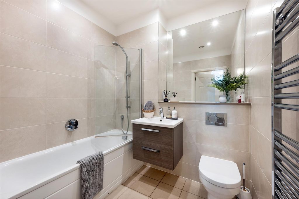 Additional image 7 of 2 bed flat for saleFrinton Court, Glanville Way, Epsom KT19