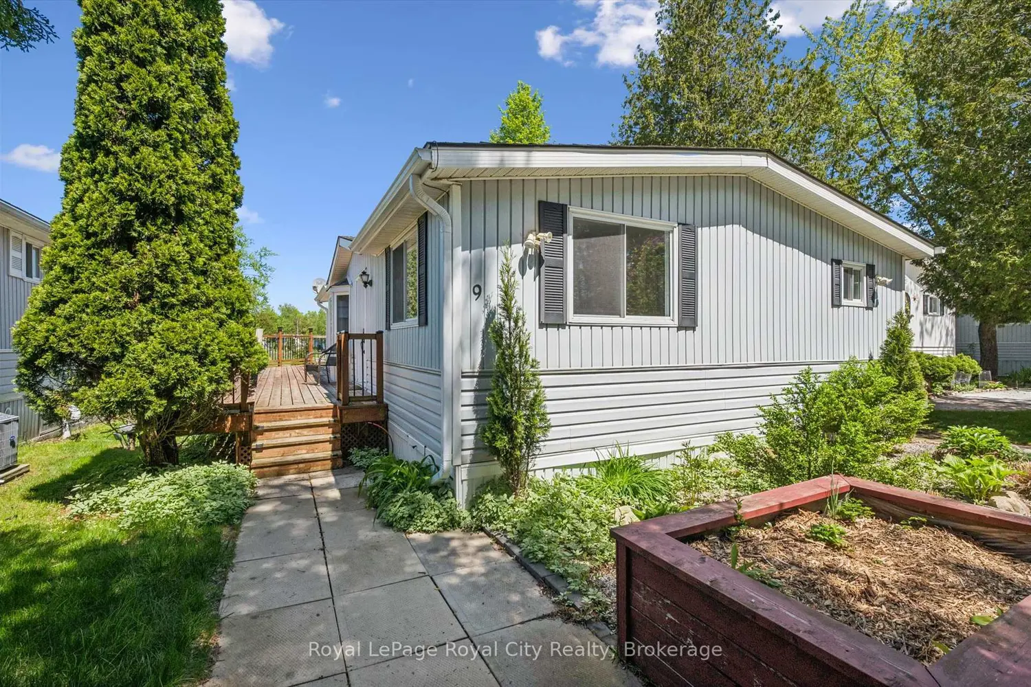 9 Bush Lane photo 2