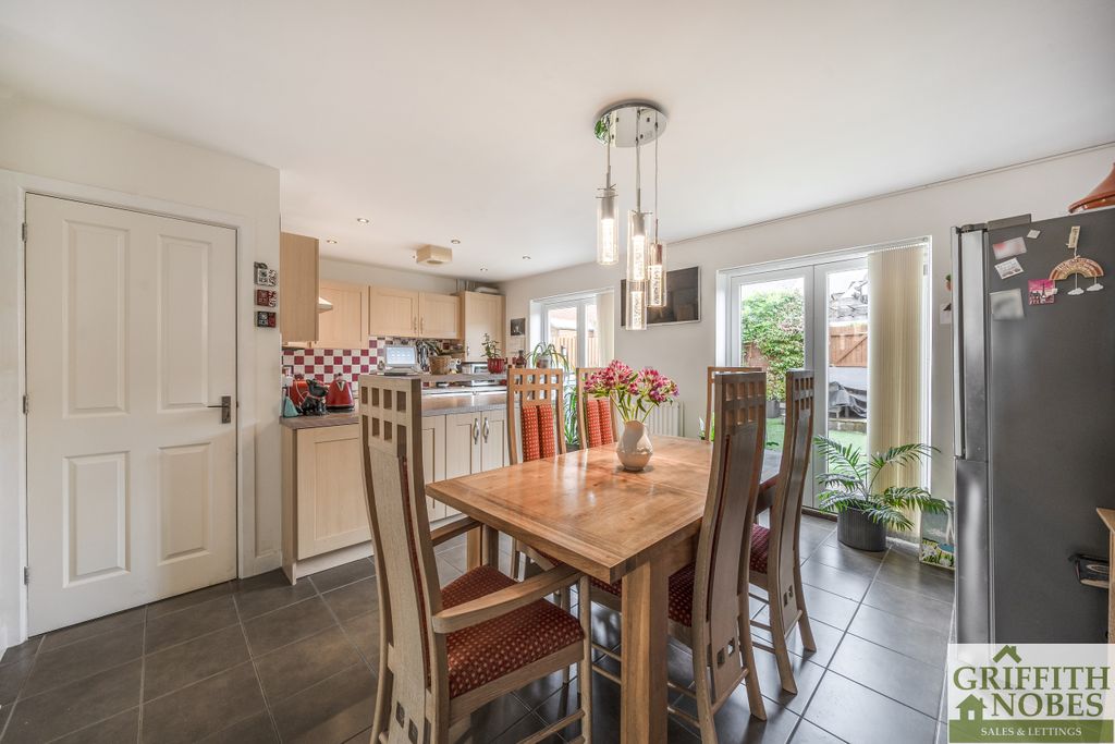 3 bed terraced house for saleRicardo Drive, Dursley, Gloucestershire GL11 photo 4