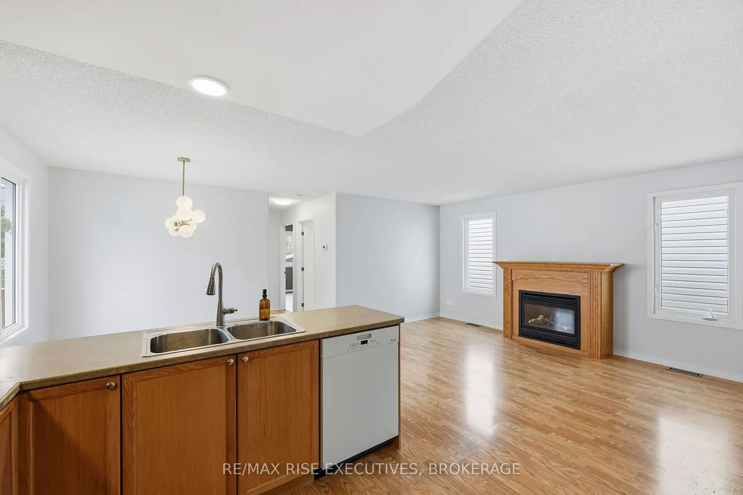 926 Bluffwood Avenue photo 5