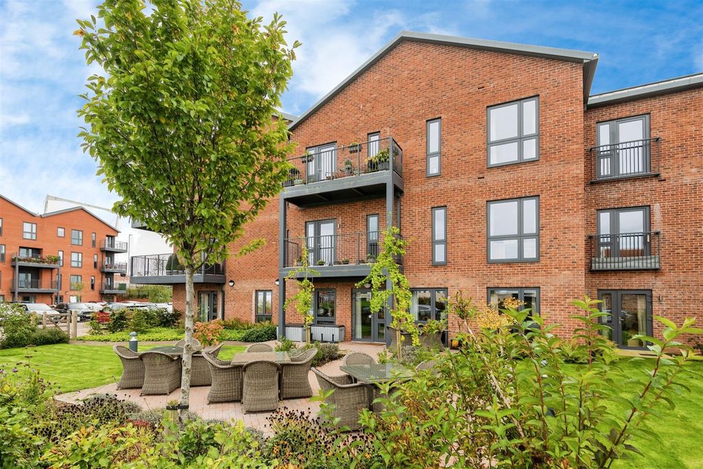 1 bed flat for saleAnstie Court, Wharf Street, Devizes SN10