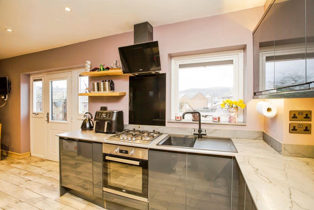 Additional image 4 of 3 bed semi-detached house for saleAlexandra Crescent, Elland HX5