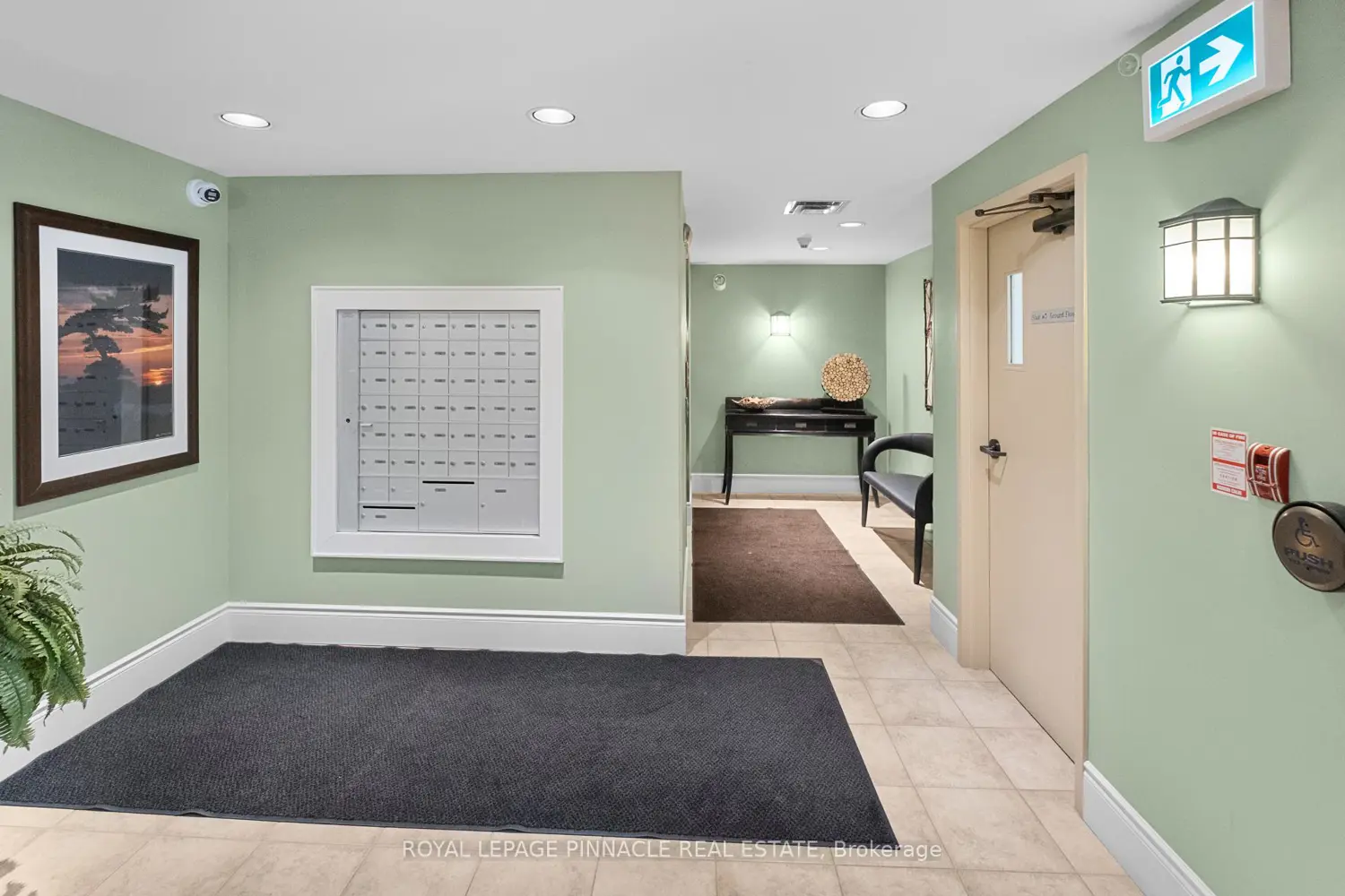 391 James Street 404 photo 2
