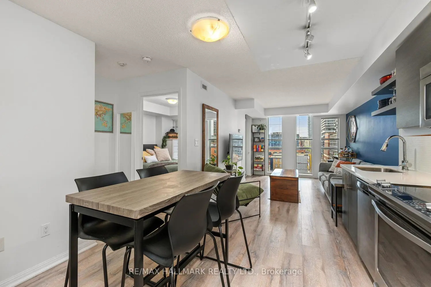 Additional image 4 of 400 Adelaide Street 819