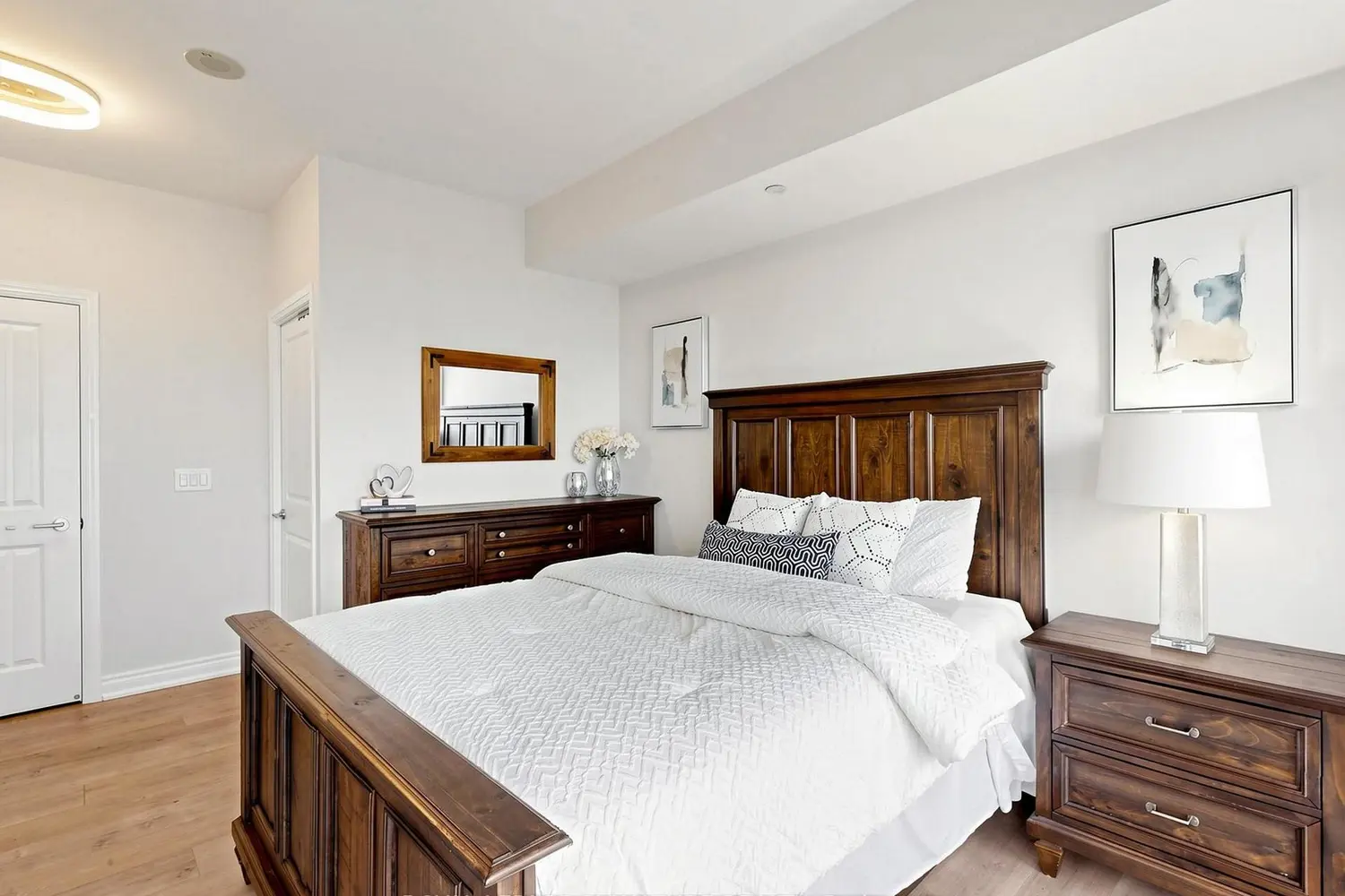 55 Oneida Crescent 1210 photo 5